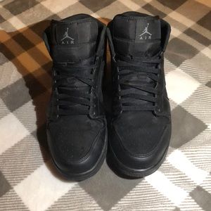 Jordan 1 mid triple black